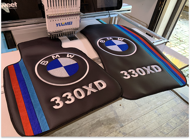 Vyšívaní koberečku BMW