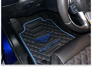 Vyšívaní koberečku Ford Mustang