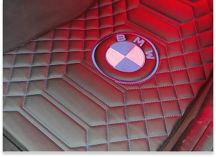 Vyšívaní koberečku BMW